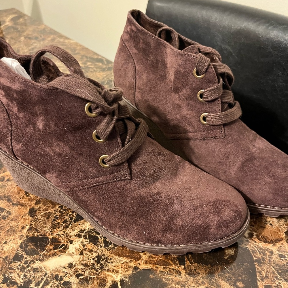 Bobs Brown lace up boots 9W